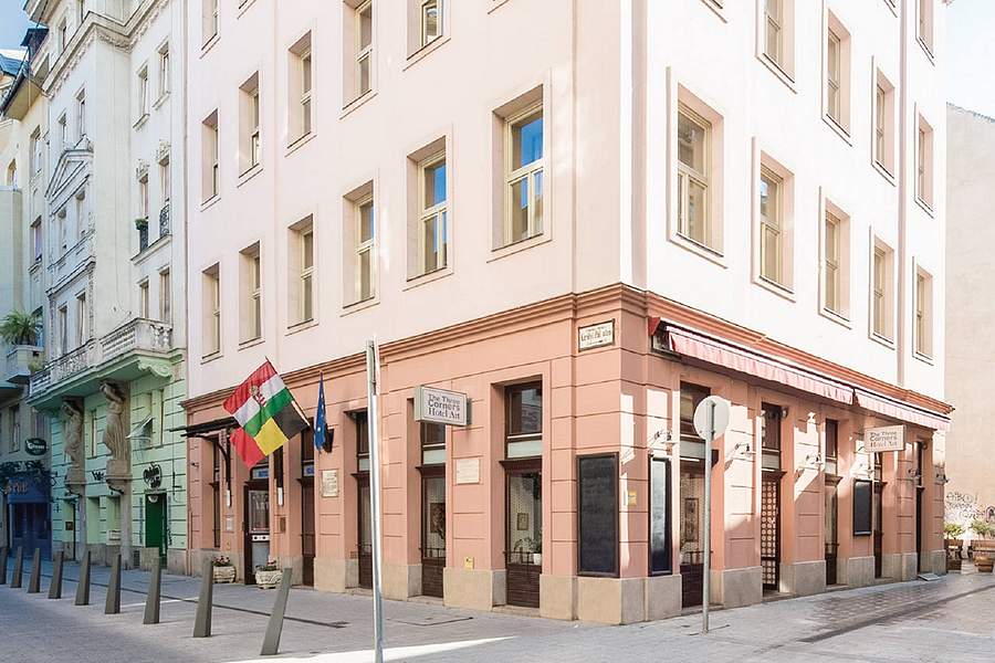Three Corners Hotel Art, Hungary