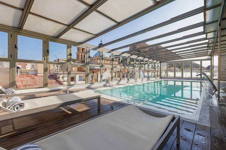 Hospes Amerigo, Spain