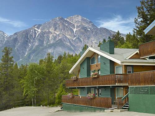 Pyramid Lake Resort