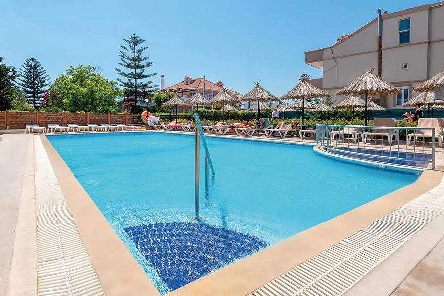 Sunday Hotel, Greece