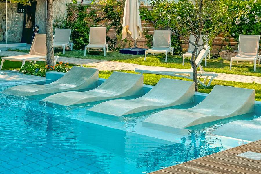 Georgia's Garden Hotel, Greece
